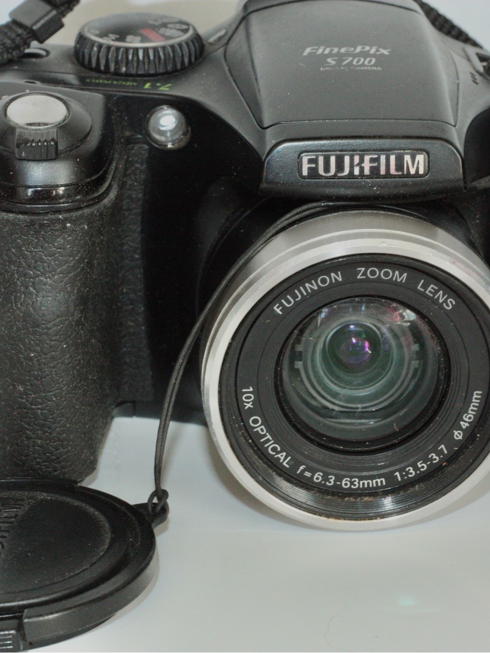 Fujifilm FinePix S700 Compact Digital Camera in Black